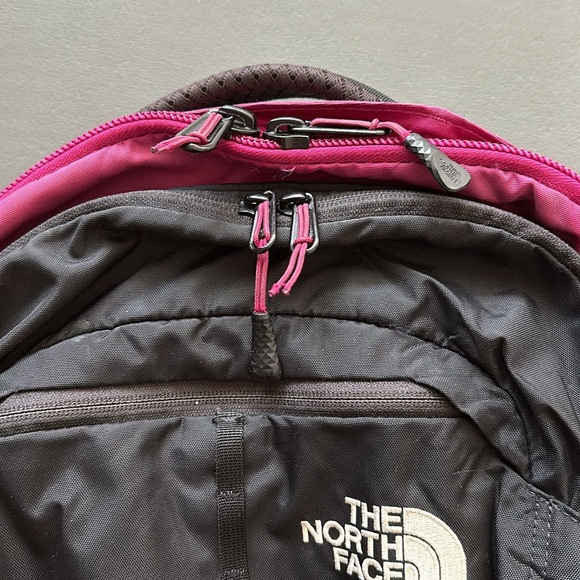 north face borealis backpack pink and black The Women's Moss Dark Heather/Gardenia White A front bungee system handles an extra layer North Face Borealis Black and